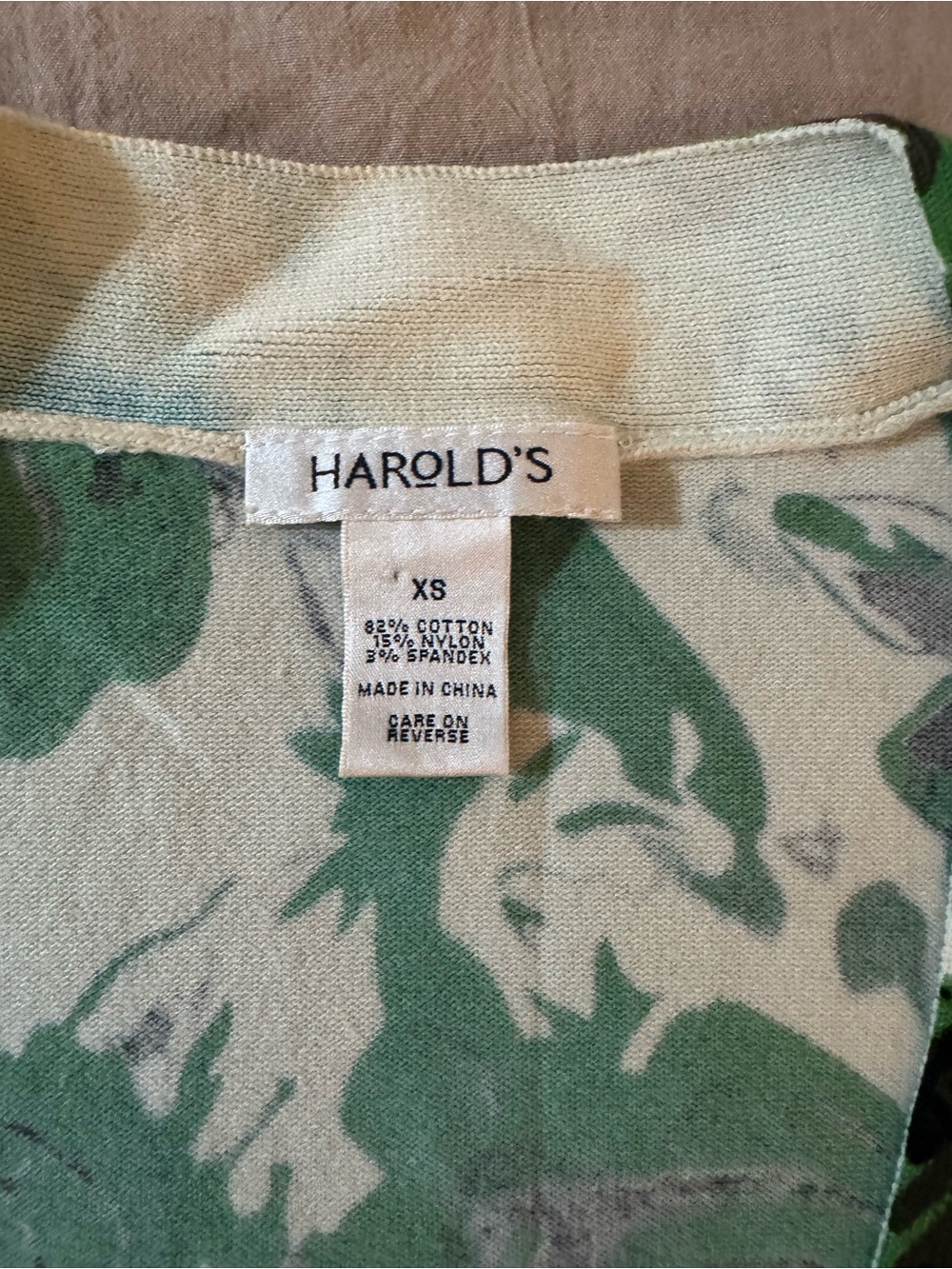 Harolds Green Rose Print 3 Button Cardigan Size XS Cotton Blend with Stretch - Picture 4 of 9